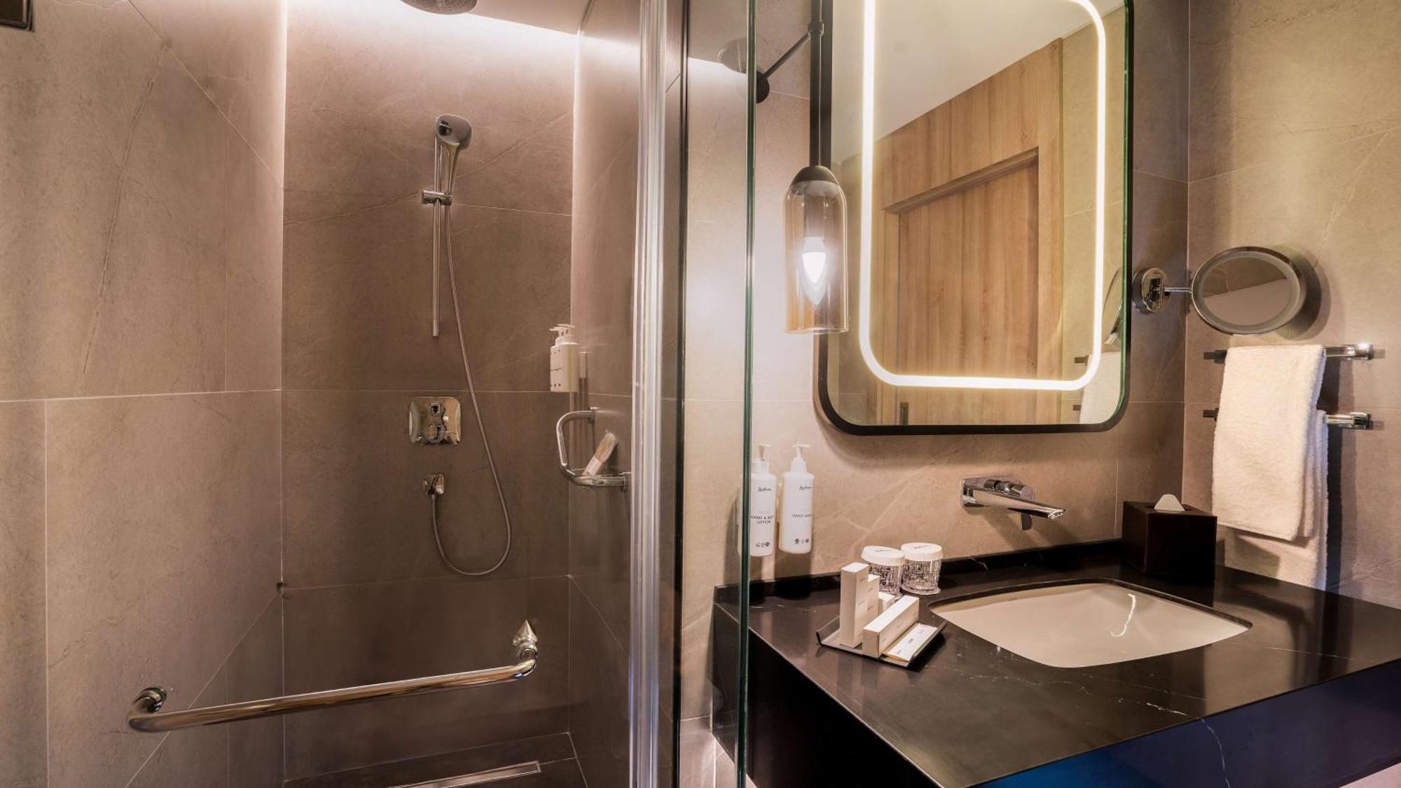Radisson Hotel Istanbul Merter Buitenkant foto